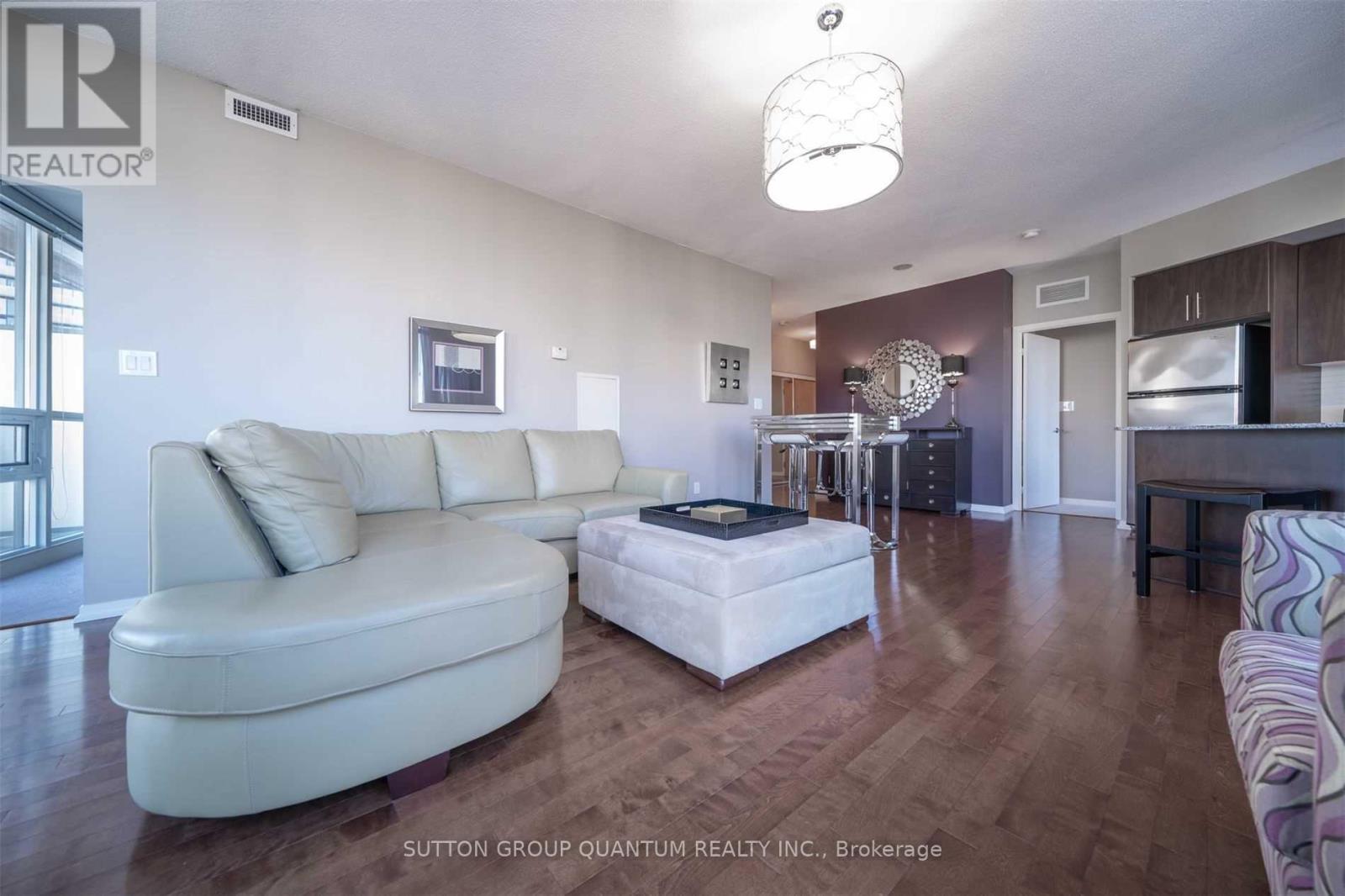 4608 - 65 Bremner Boulevard, Toronto, ON - Indoor Photo Showing Living Room