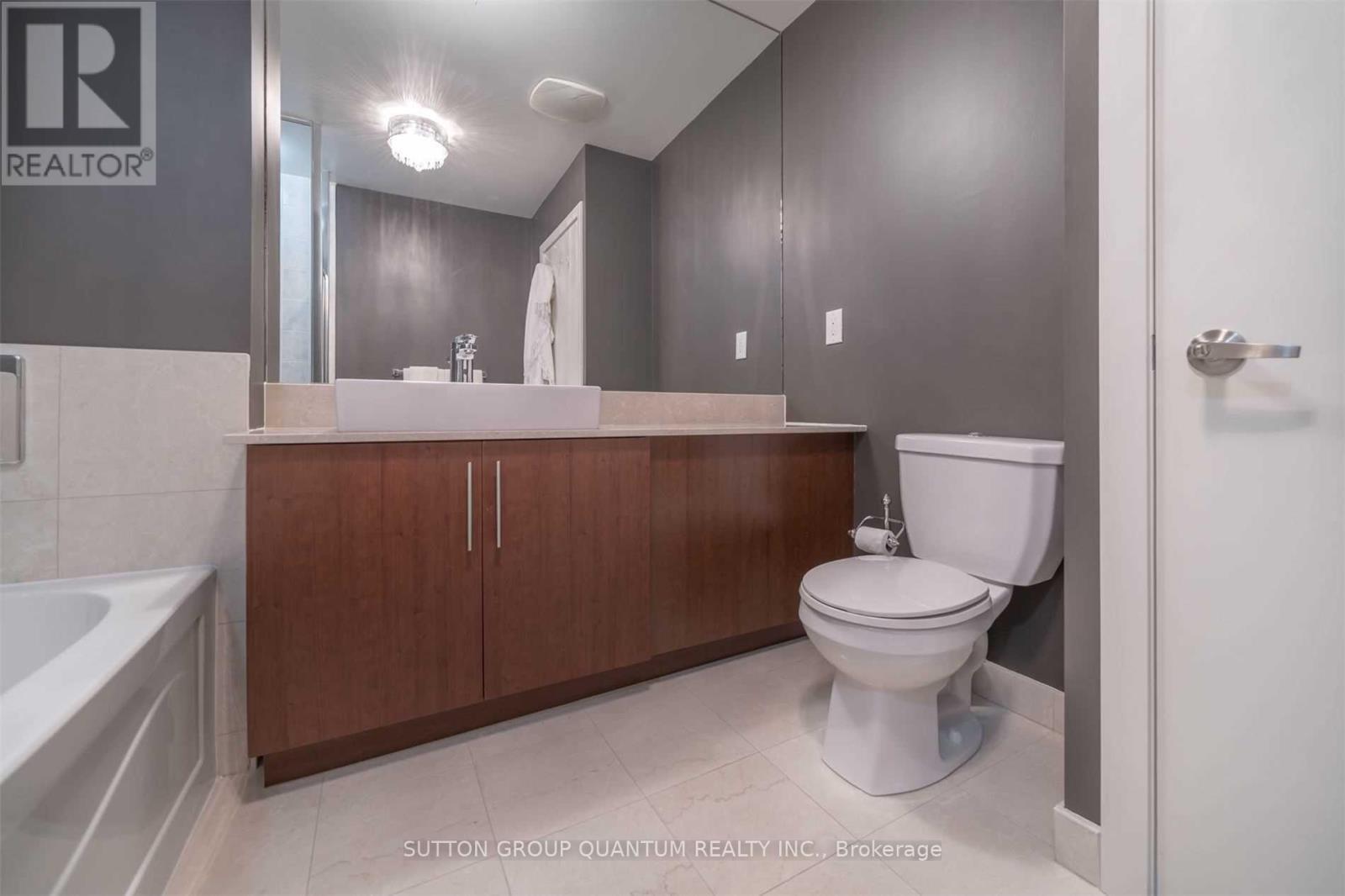 4608 - 65 Bremner Boulevard, Toronto, ON - Indoor Photo Showing Bathroom