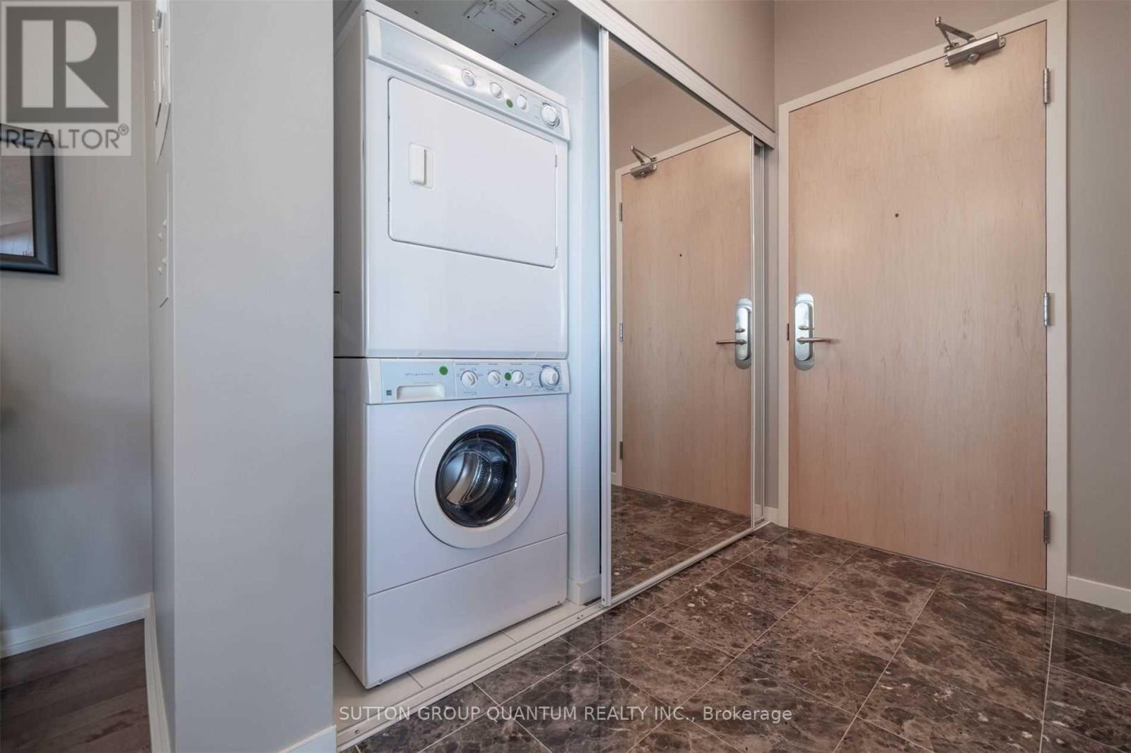 4608 - 65 Bremner Boulevard, Toronto, ON - Indoor Photo Showing Laundry Room