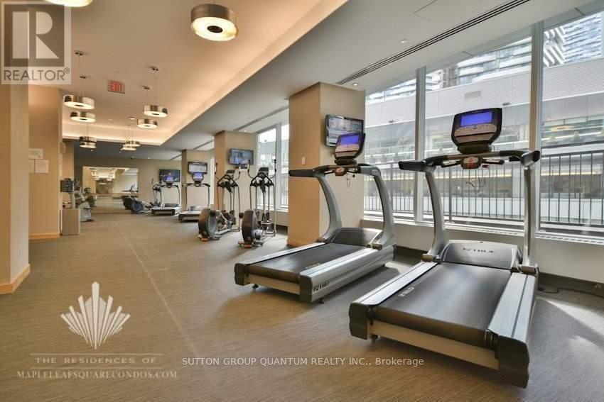 4608 - 65 Bremner Boulevard, Toronto, ON - Indoor Photo Showing Gym Room