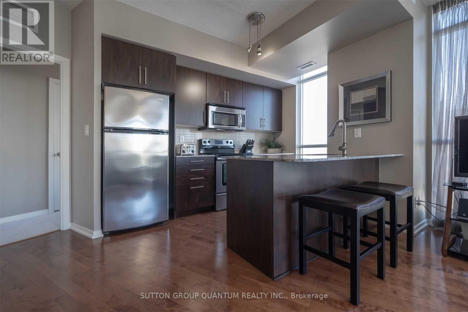 4608 - 65 Bremner Boulevard, Toronto, ON - Indoor Photo Showing Kitchen
