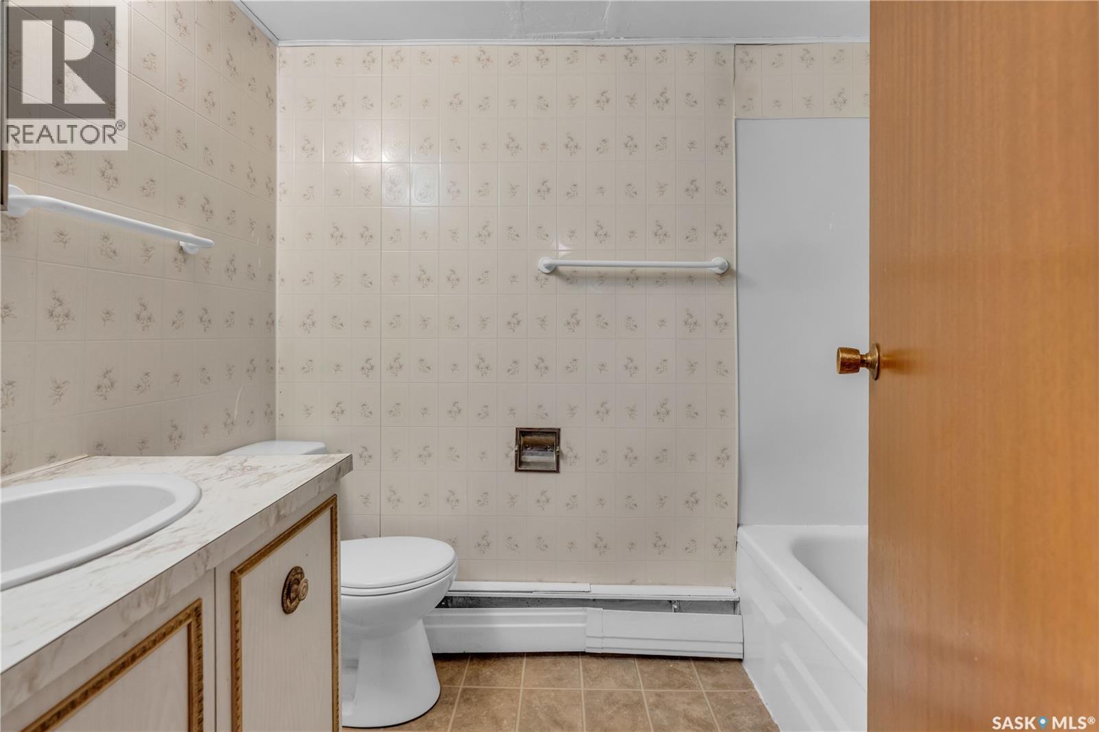 208 Lorne Street, Cupar, SK - Indoor Photo Showing Bathroom