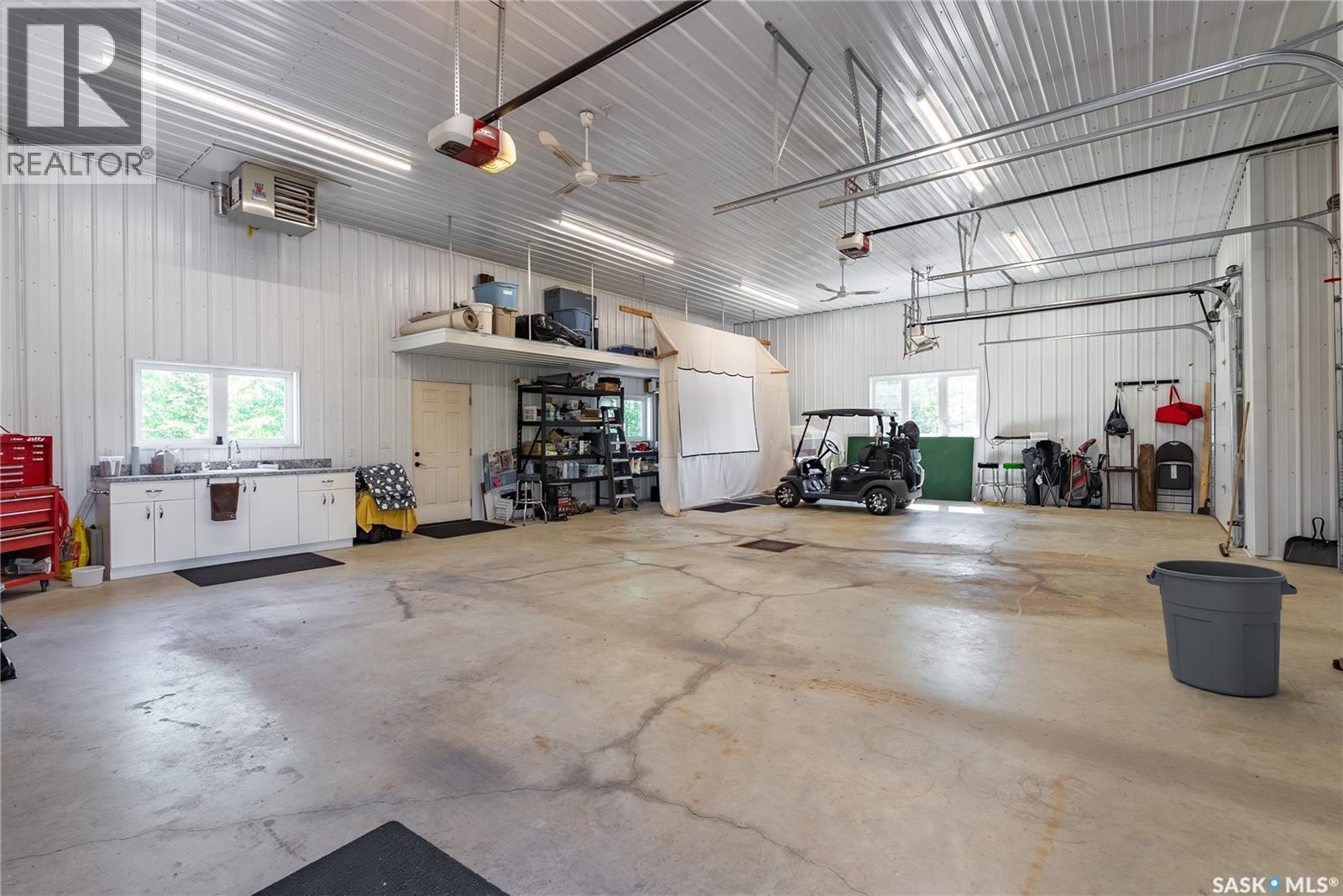 Scholl Acreage, Battle River Rm No. 438, SK - Indoor Photo Showing Garage