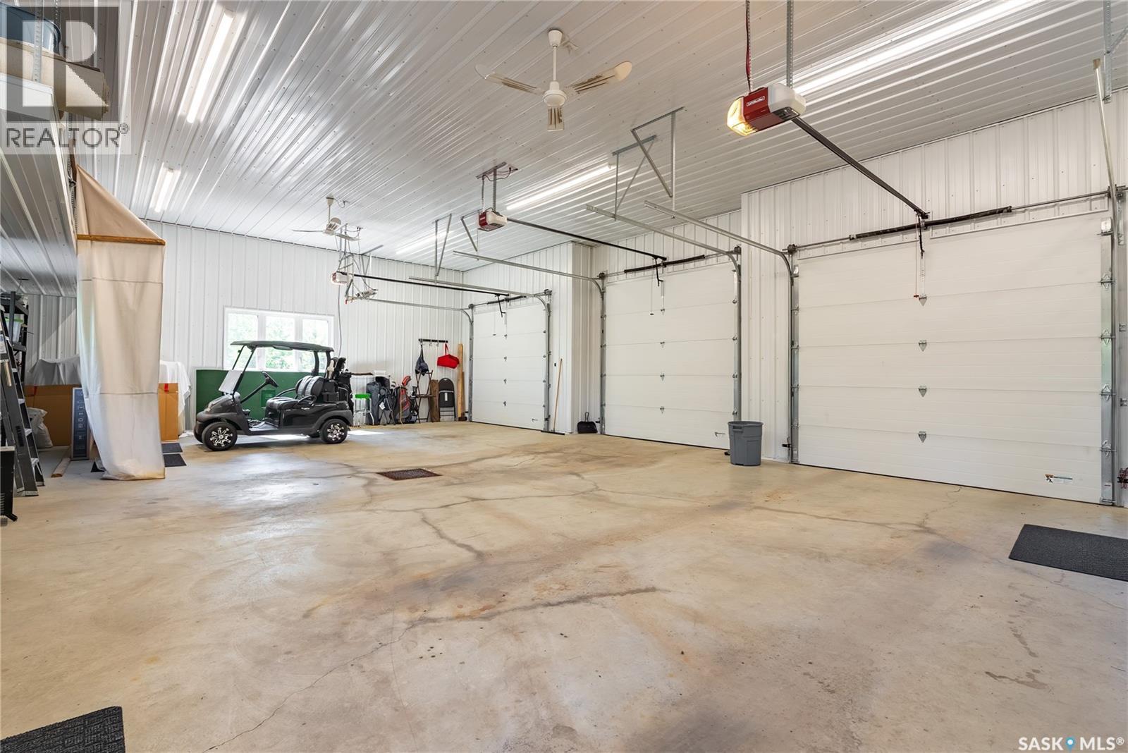 Scholl Acreage, Battle River Rm No. 438, SK - Indoor Photo Showing Garage