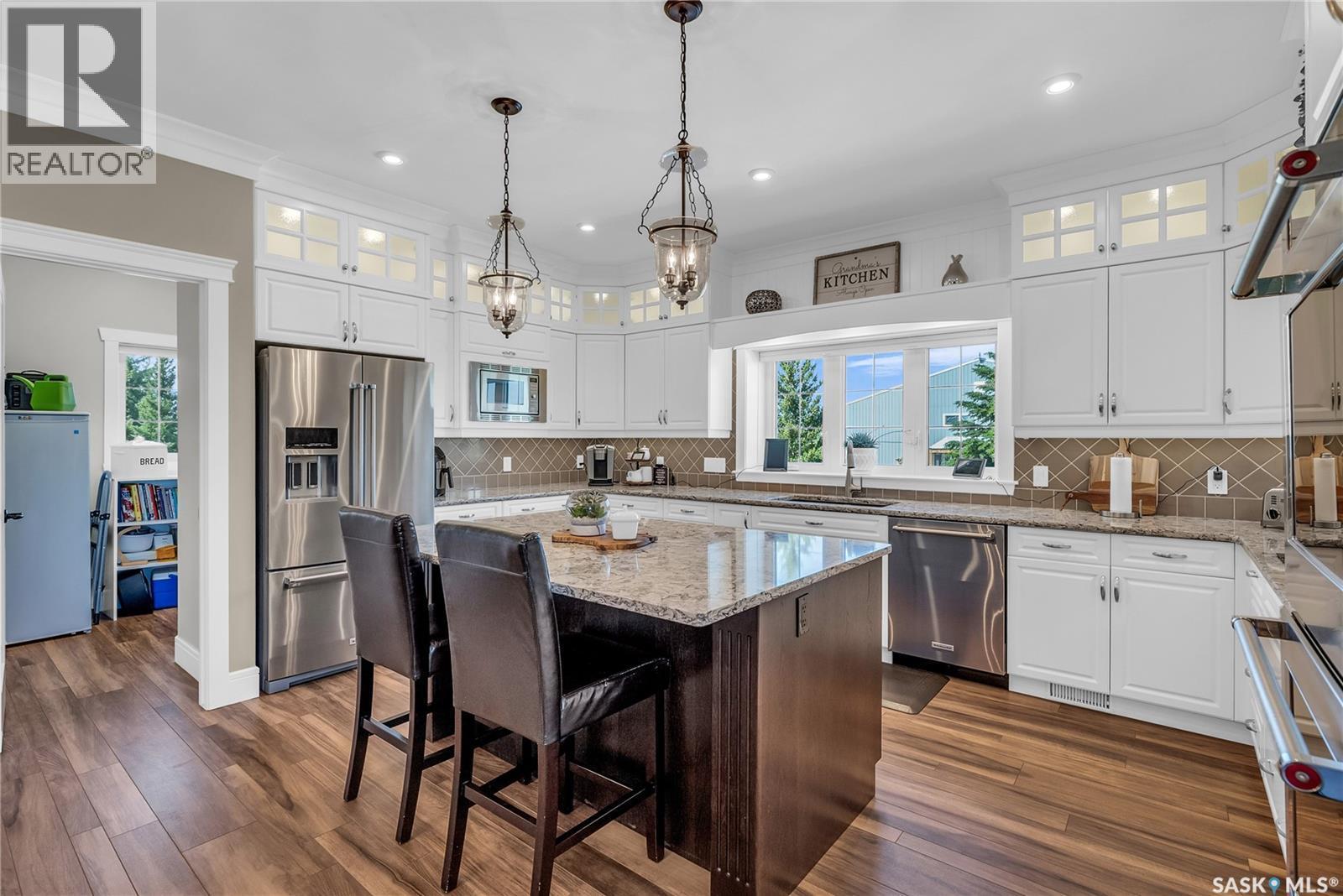 Scholl Acreage, Battle River Rm No. 438, SK - Indoor Photo Showing Kitchen With Upgraded Kitchen