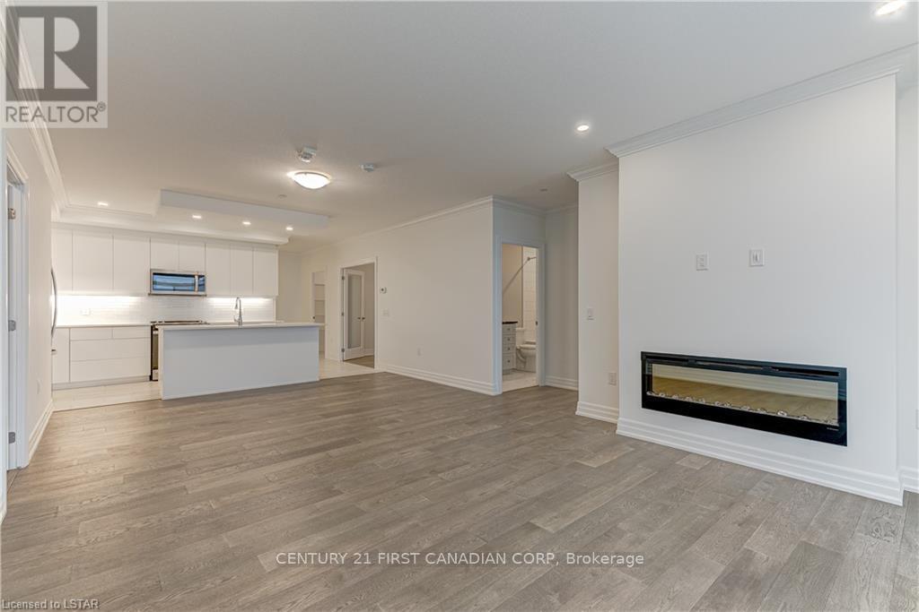 811 - 480 Callaway Road, London North (North R), ON - Indoor With Fireplace
