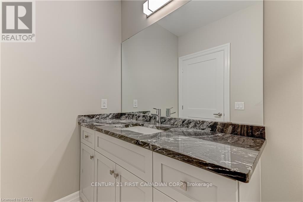 811 - 480 Callaway Road, London North (North R), ON - Indoor Photo Showing Bathroom