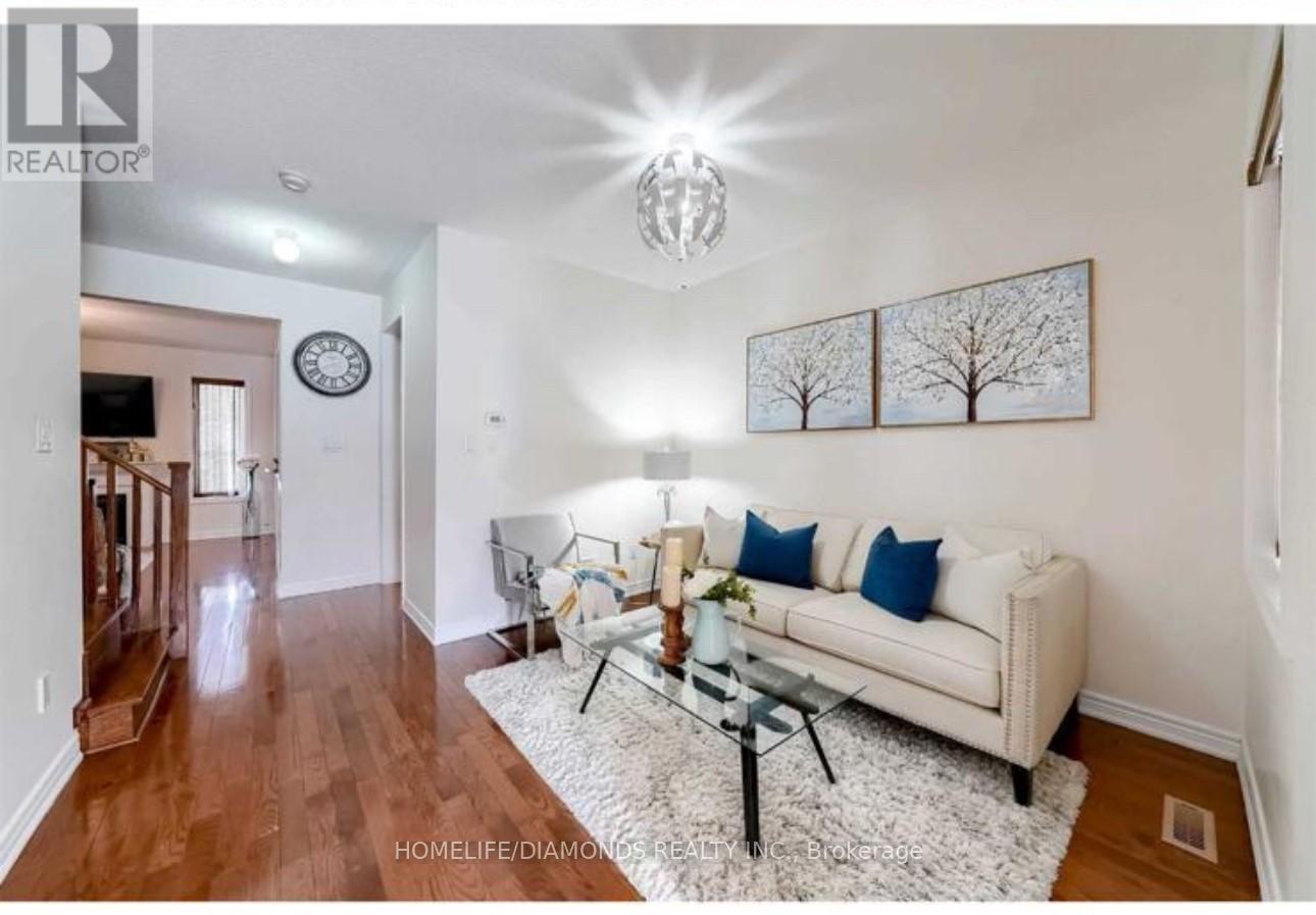 35 Fishing Crescent, Brampton, ON - Indoor Photo Showing Living Room