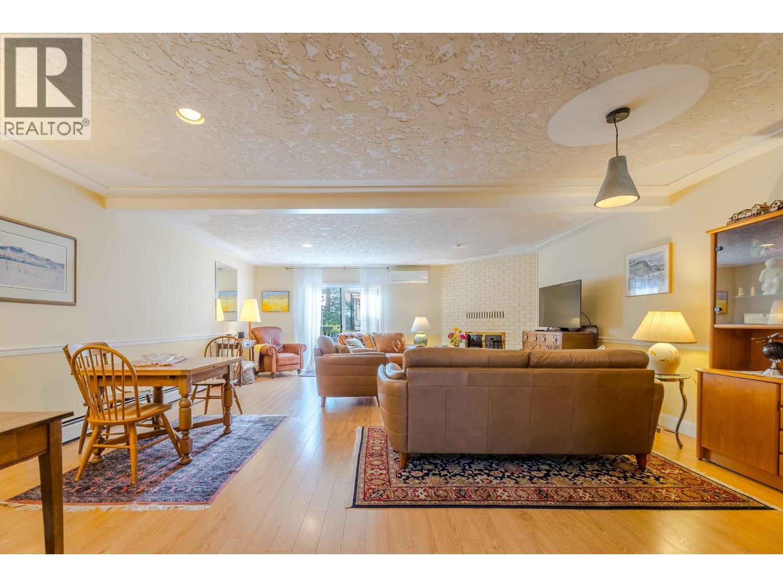 144 Sumac Ridge Drive Unit# 14, Summerland, BC - Indoor Photo Showing Living Room