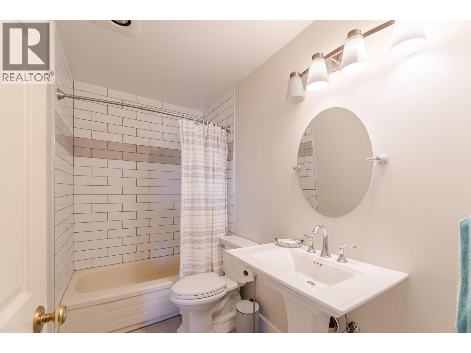 144 Sumac Ridge Drive Unit# 14, Summerland, BC - Indoor Photo Showing Bathroom