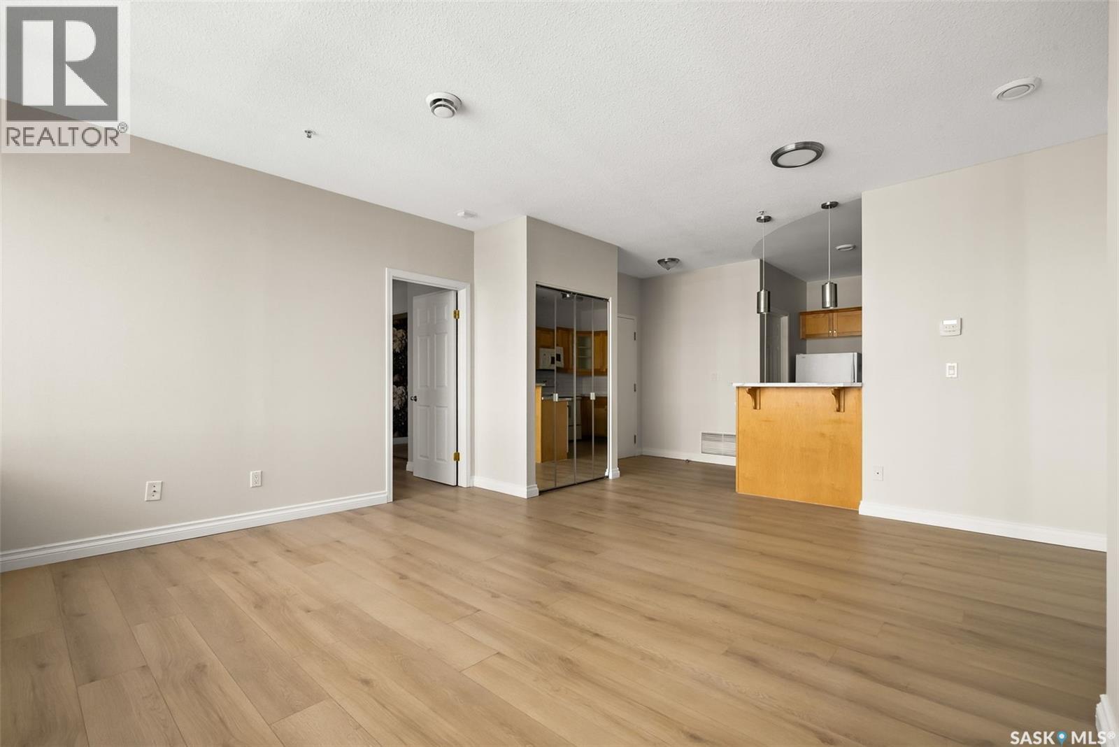 1201 1867 Hamilton Street, Regina, SK - Indoor