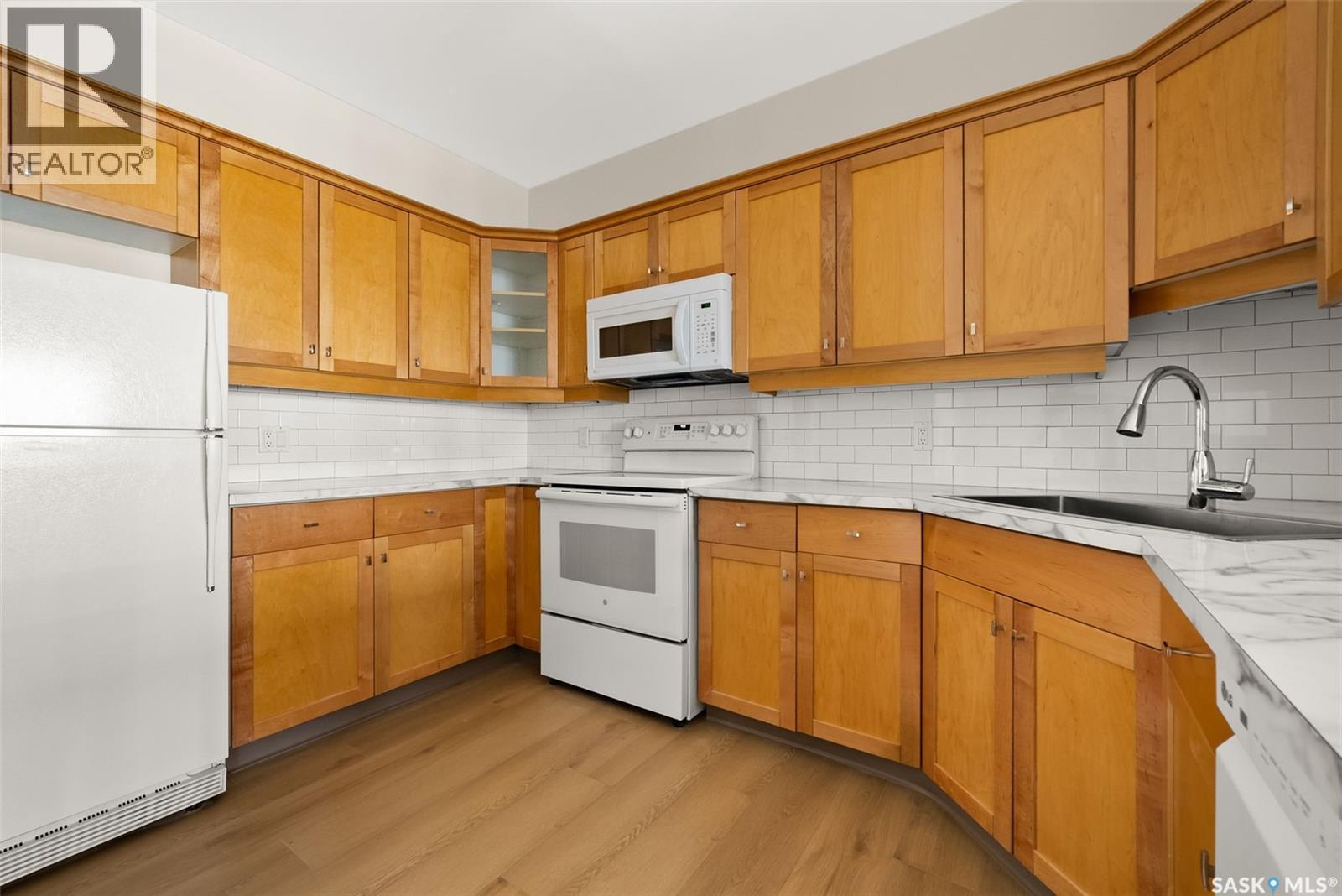 1201 1867 Hamilton Street, Regina, SK - Indoor Photo Showing Kitchen