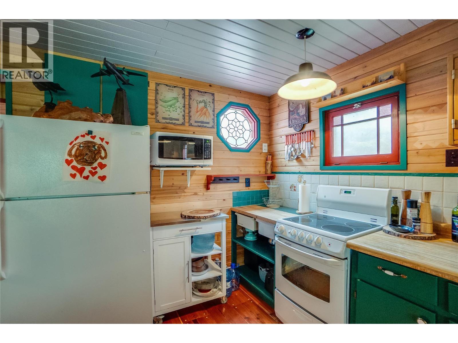 8780 Martens Road, Slocan, BC - Indoor Photo Showing Kitchen