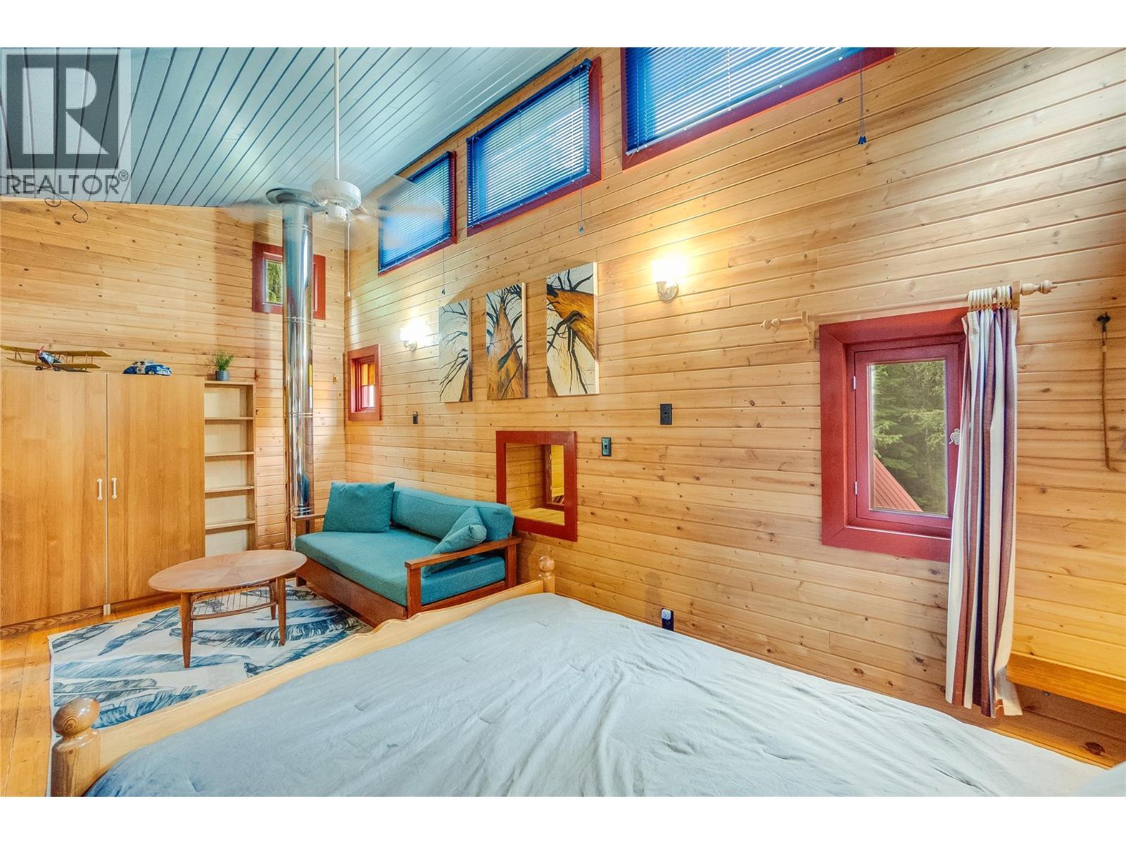 8780 Martens Road, Slocan, BC - Indoor