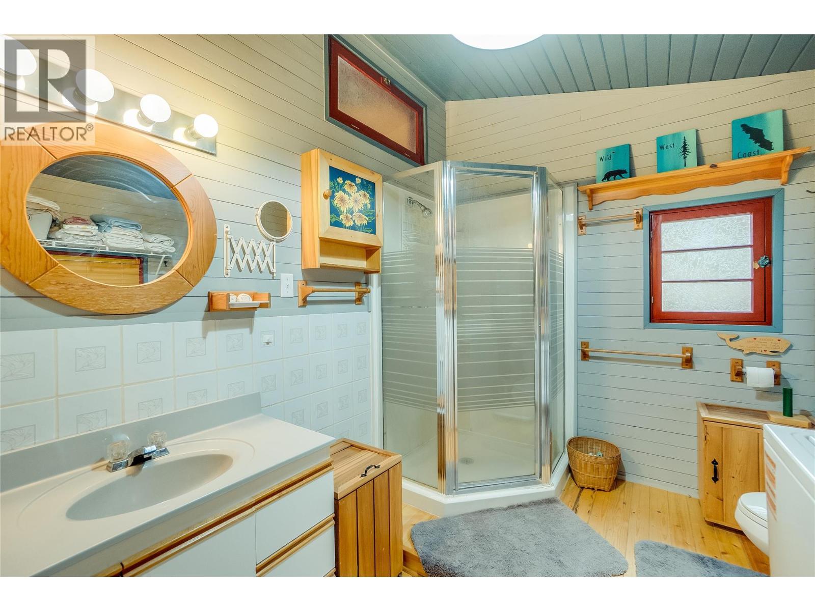 8780 Martens Road, Slocan, BC - Indoor Photo Showing Bathroom