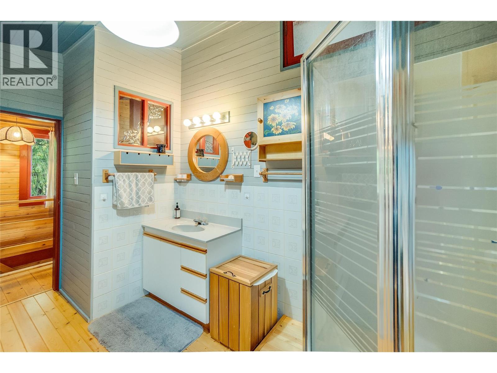 8780 Martens Road, Slocan, BC - Indoor Photo Showing Bathroom