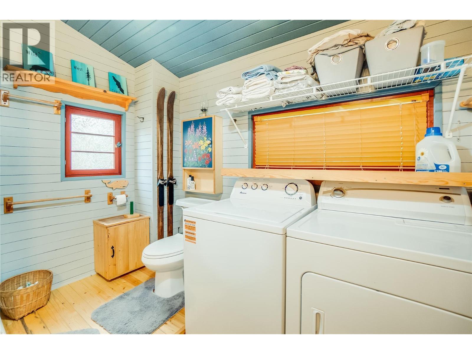 8780 Martens Road, Slocan, BC - Indoor Photo Showing Laundry Room