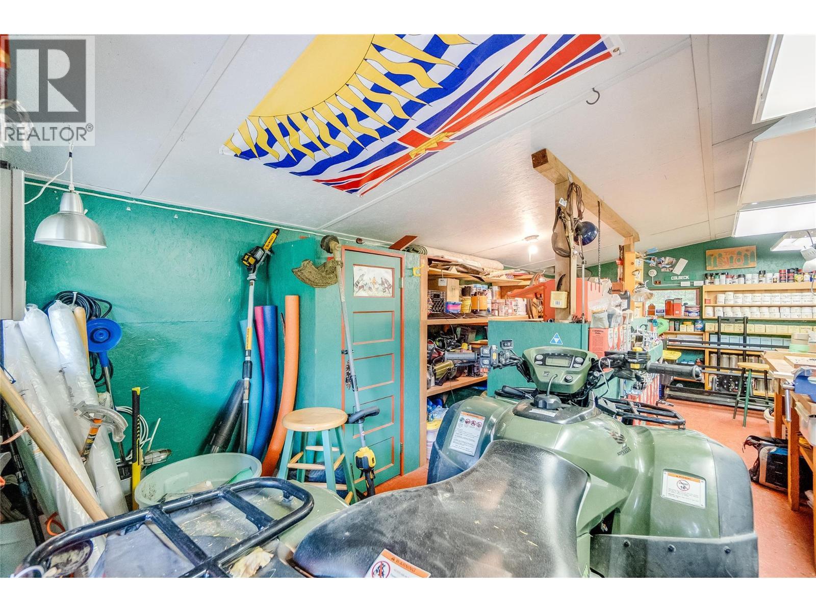 8780 Martens Road, Slocan, BC - Indoor