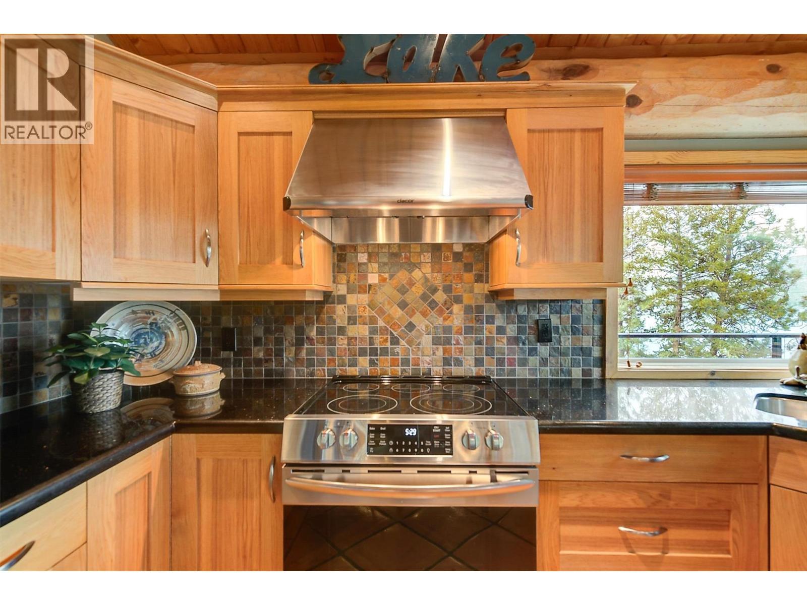 Quality stainless steel appliances - 7172 Brent Road, Peachland, BC - Indoor Photo Showing Kitchen
