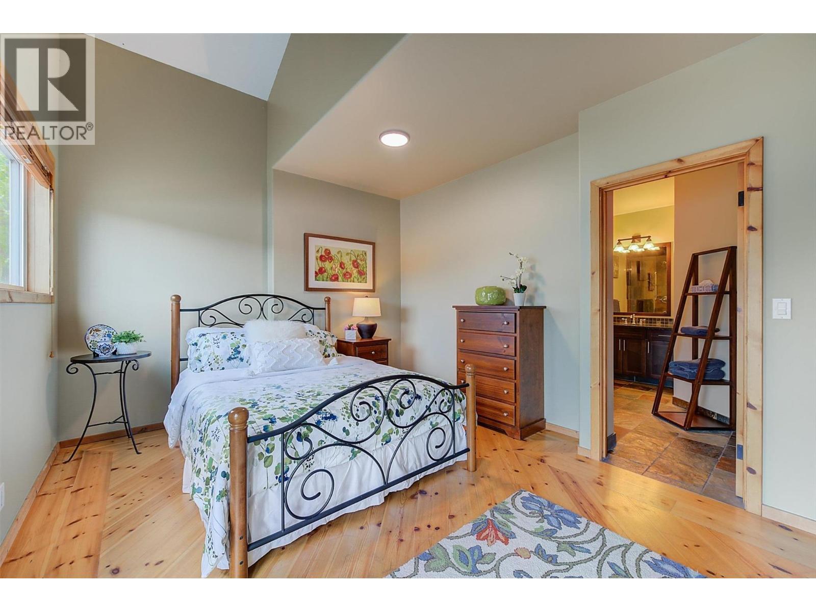 7172 Brent Road, Peachland, BC - Indoor Photo Showing Bedroom