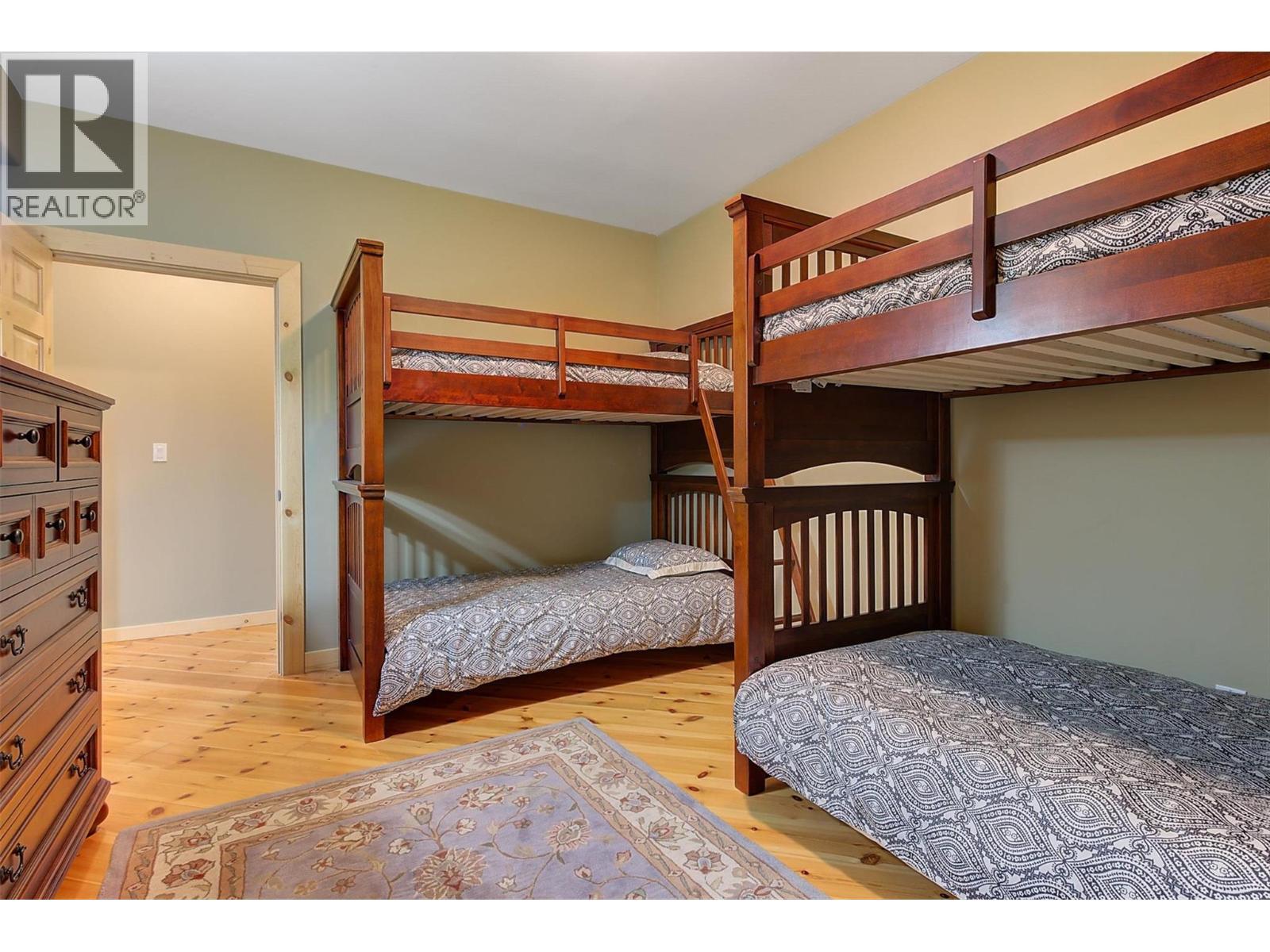 7172 Brent Road, Peachland, BC - Indoor Photo Showing Bedroom