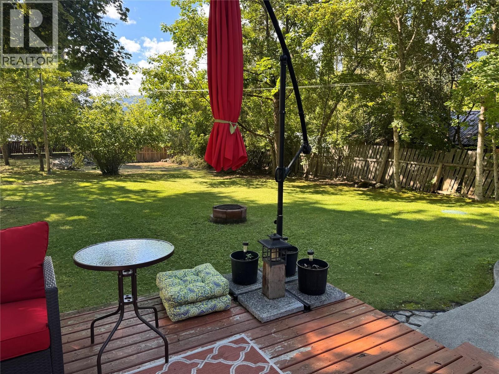 9&11 Kingsley Road, Christina Lake, BC