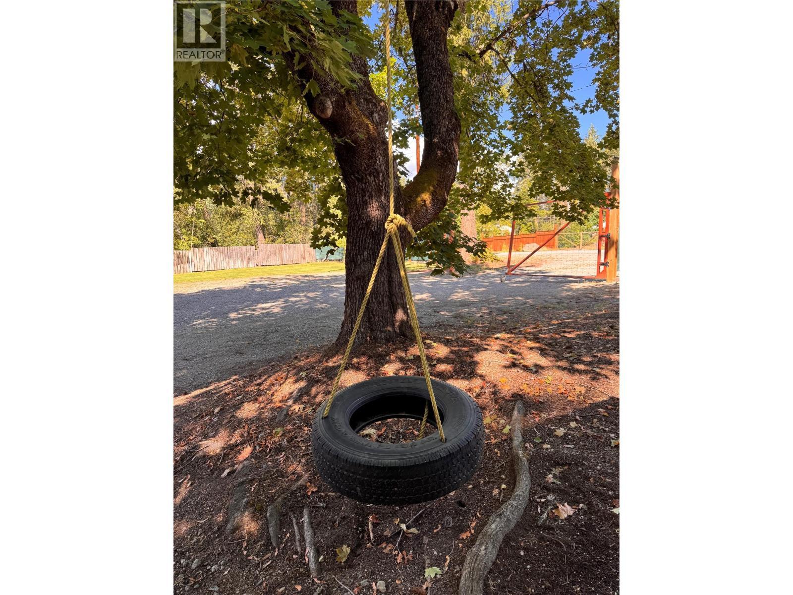 9&11 Kingsley Road, Christina Lake, BC