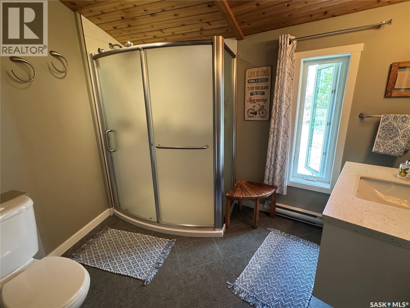 Lakefront Round House, Northern Admin District, SK - Indoor Photo Showing Bathroom