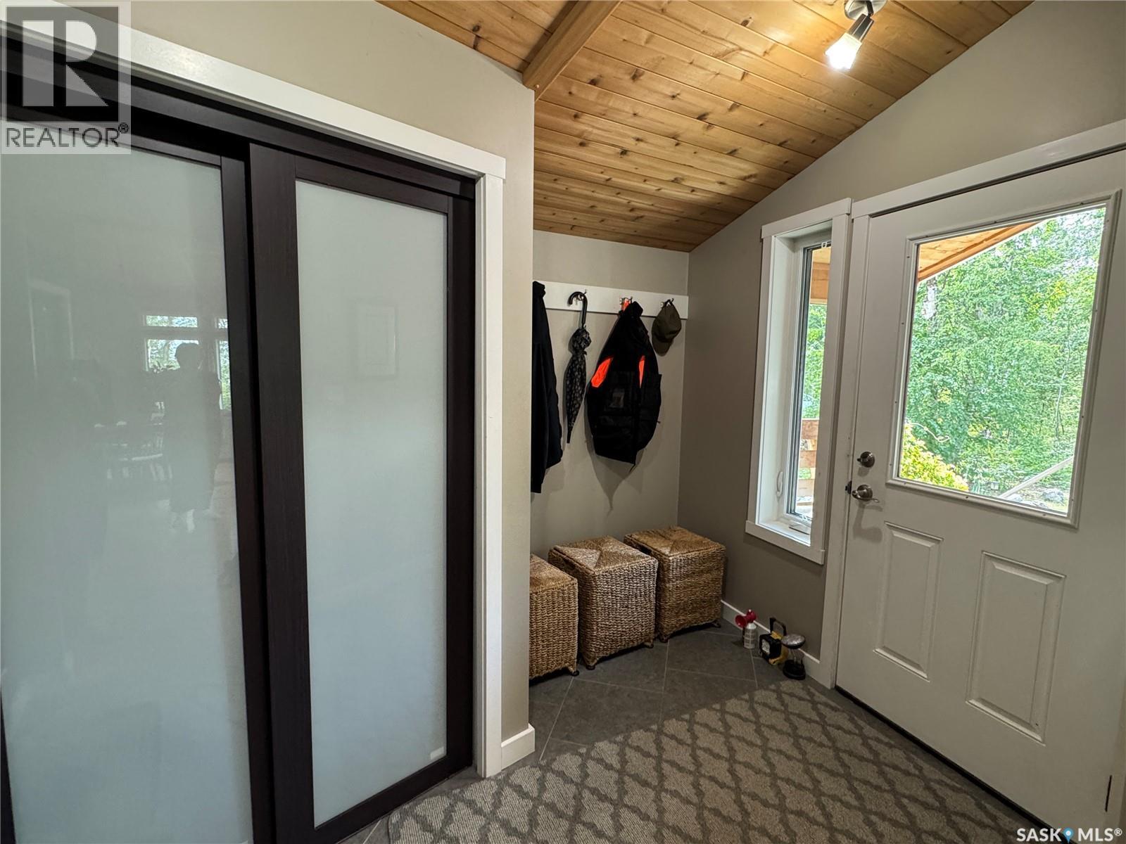 Lakefront Round House, Northern Admin District, SK - Indoor Photo Showing Other Room