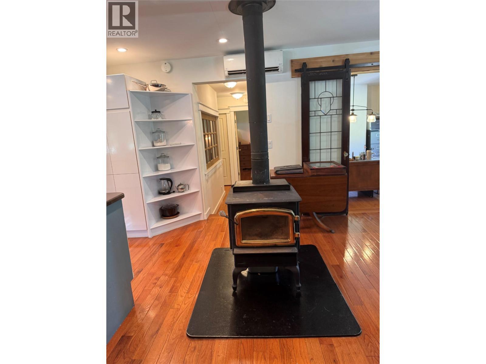 9&11 Kingsley Road, Christina Lake, BC - Indoor Photo Showing Other Room