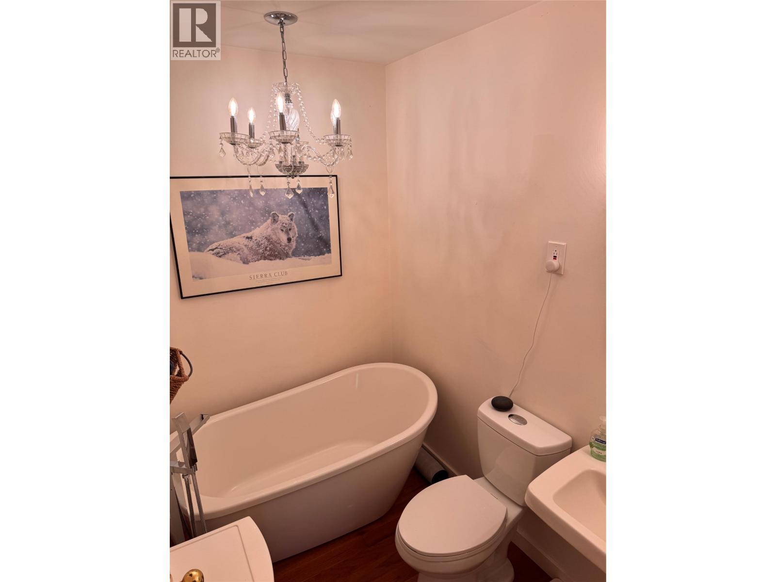 9&11 Kingsley Road, Christina Lake, BC - Indoor Photo Showing Bathroom