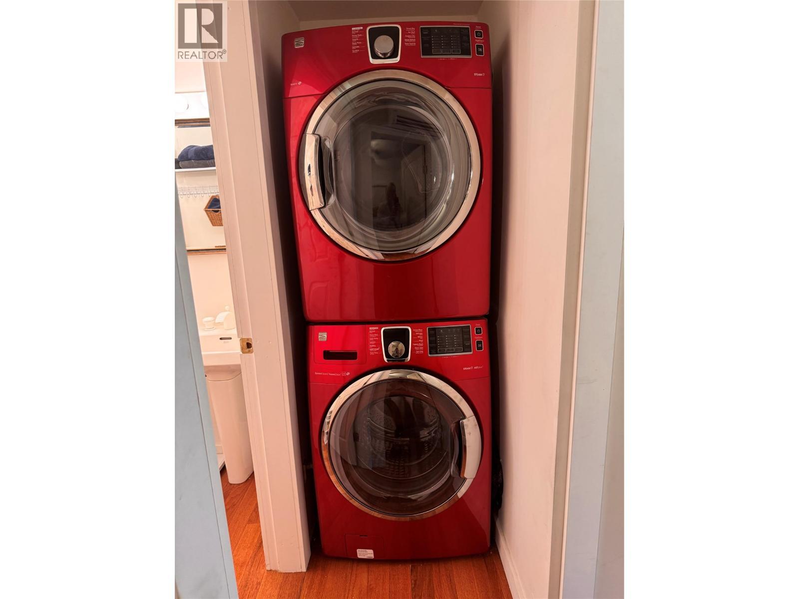 9&11 Kingsley Road, Christina Lake, BC - Indoor Photo Showing Laundry Room
