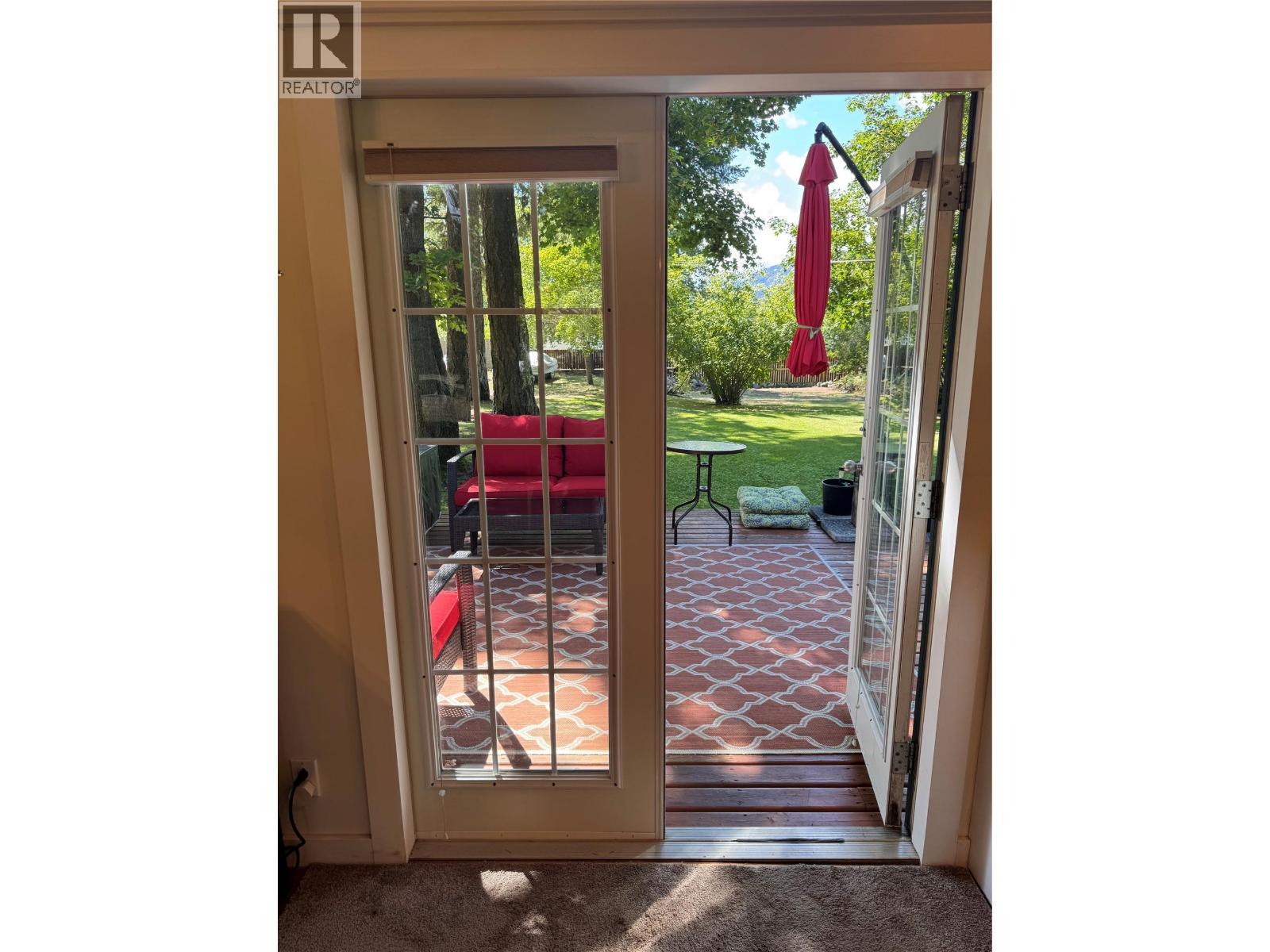 9&11 Kingsley Road, Christina Lake, BC - Indoor Photo Showing Other Room