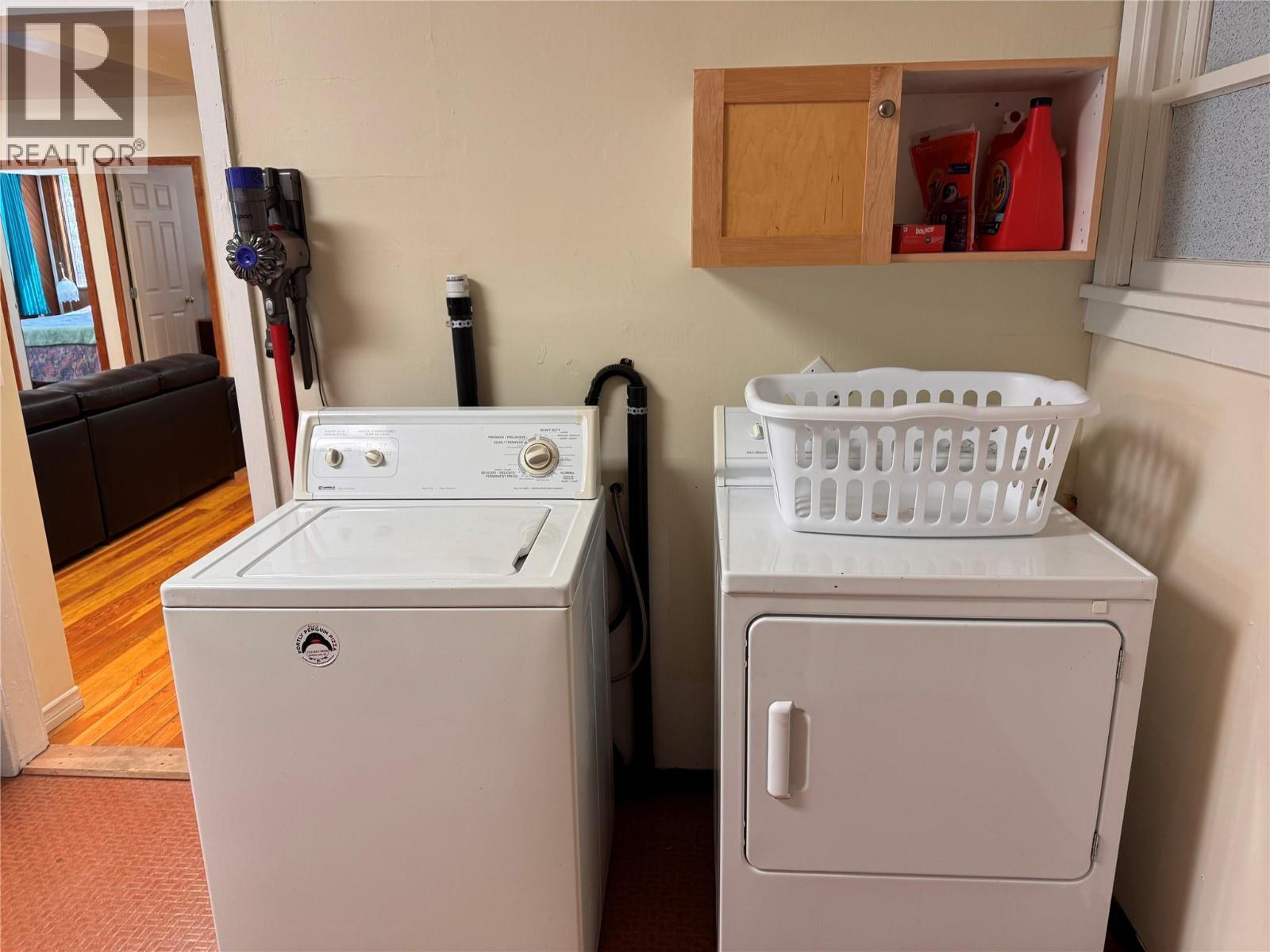 9&11 Kingsley Road, Christina Lake, BC - Indoor Photo Showing Laundry Room