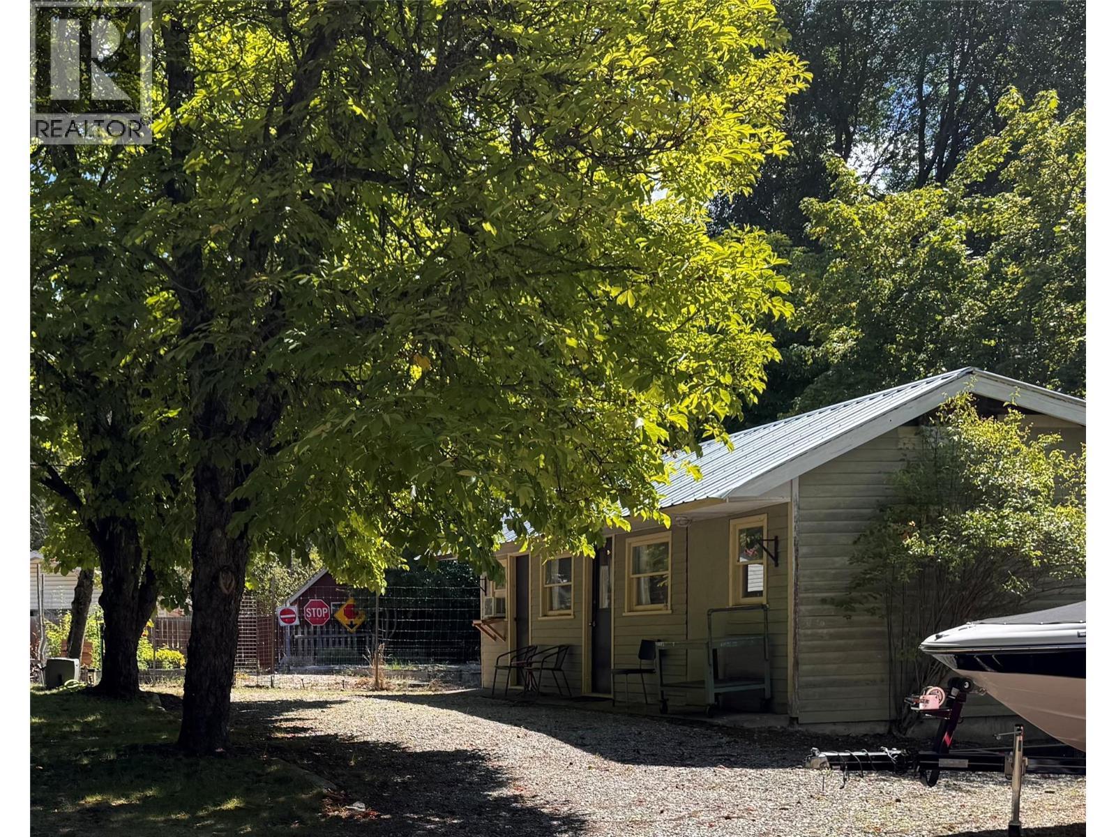 9&11 Kingsley Road, Christina Lake, BC - Outdoor