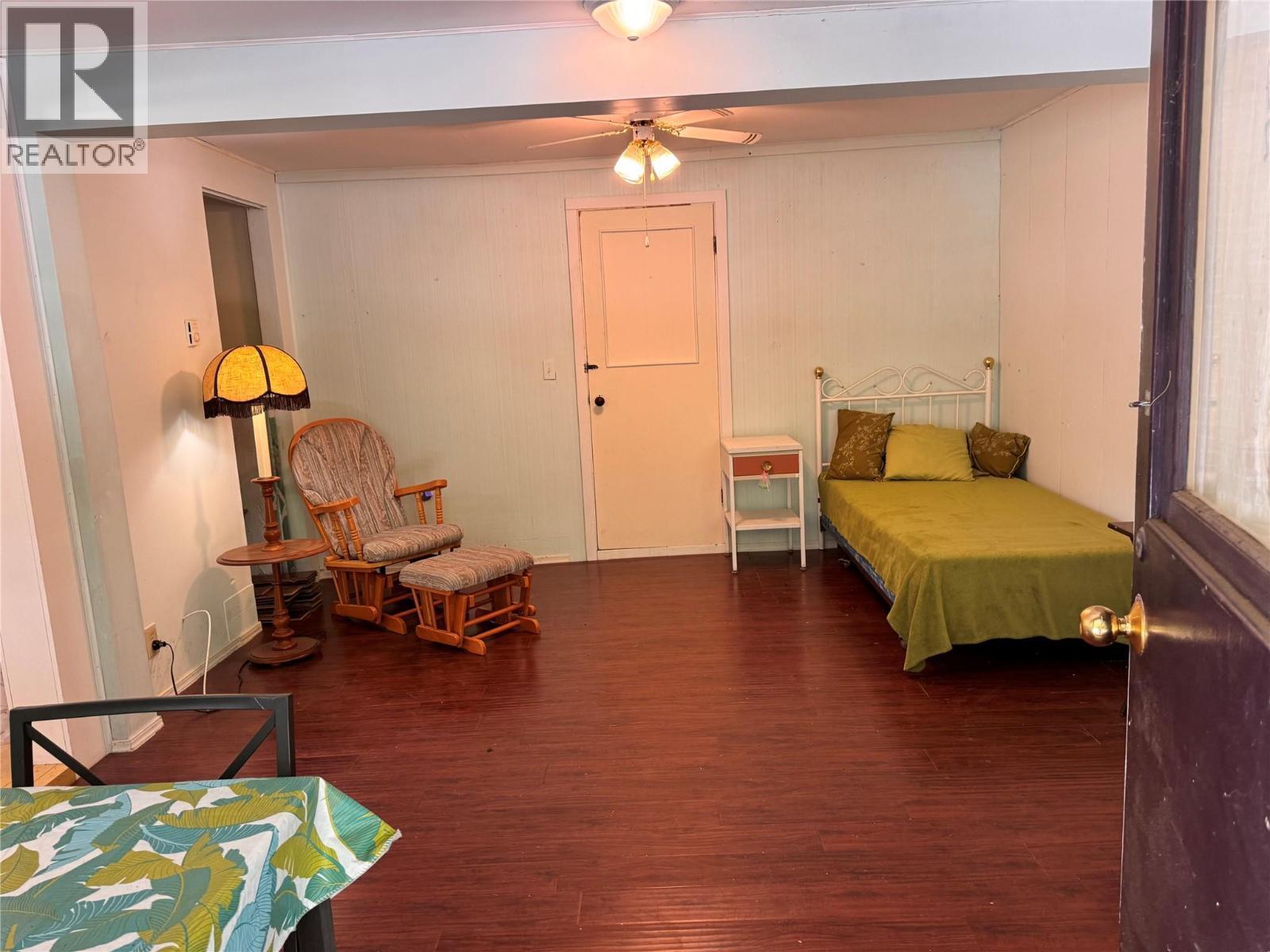 9&11 Kingsley Road, Christina Lake, BC - Indoor Photo Showing Bedroom