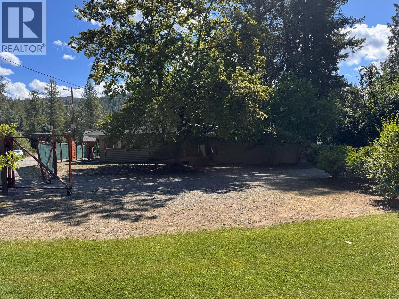 9&11 Kingsley Road, Christina Lake, BC - Outdoor