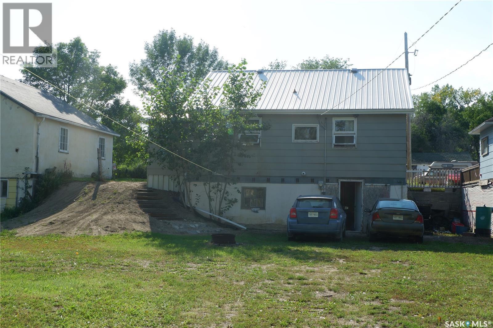 305 1St Street E, Mossbank, SK - Outdoor