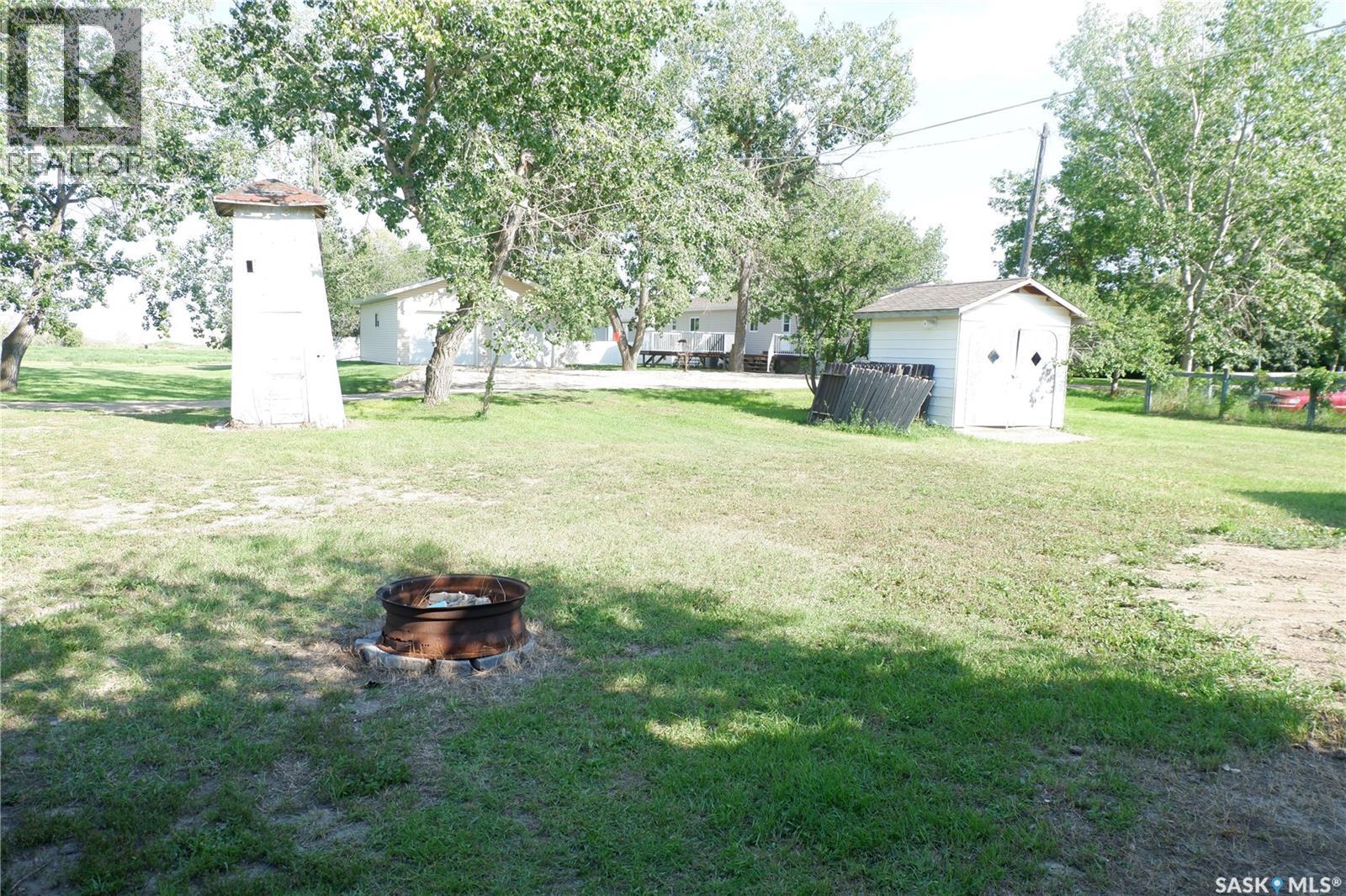 305 1St Street E, Mossbank, SK - Outdoor