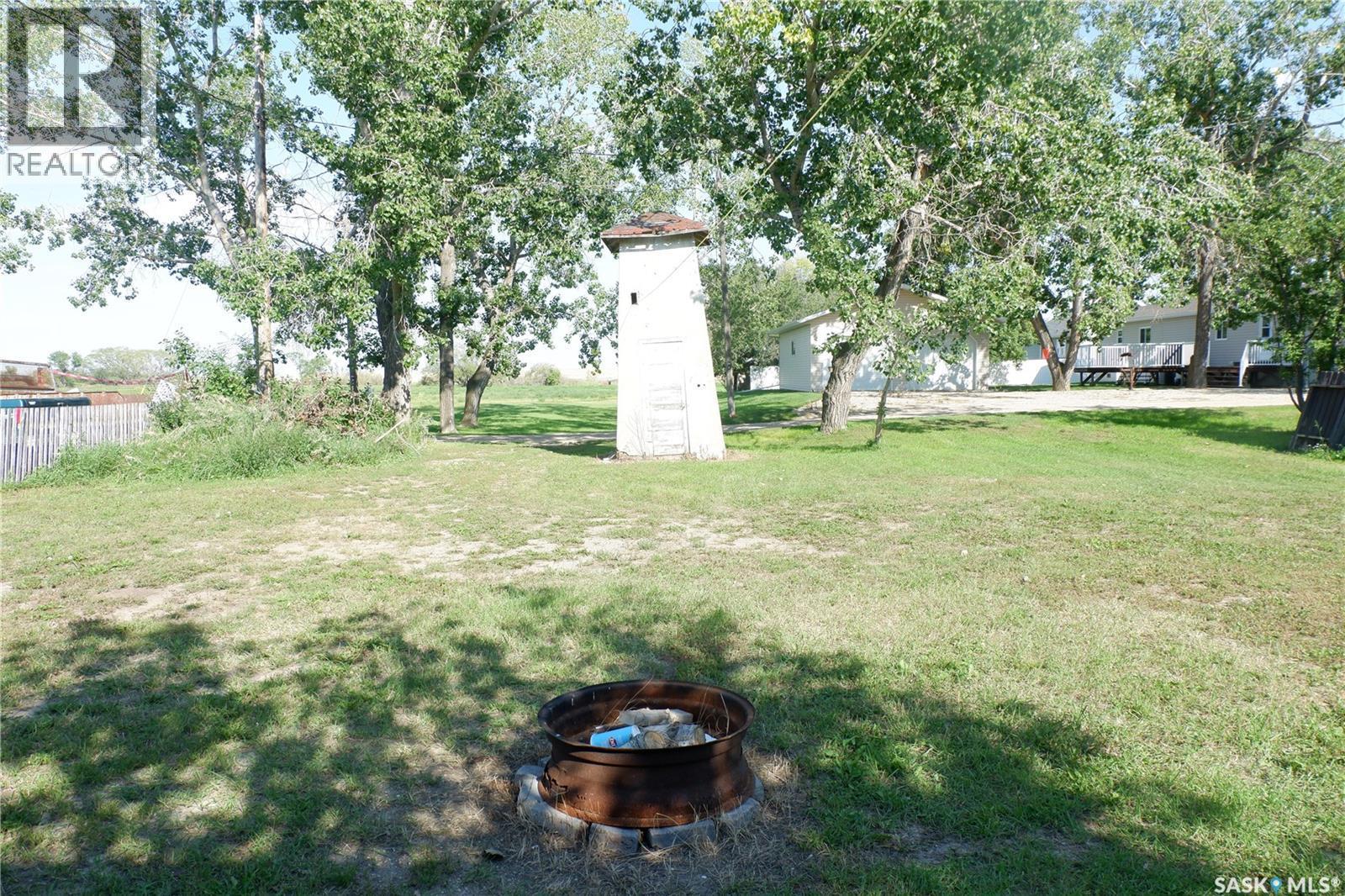 305 1St Street E, Mossbank, SK - Outdoor