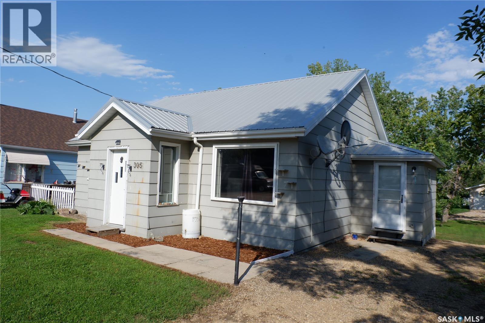 305 1St Street E, Mossbank, SK - Outdoor