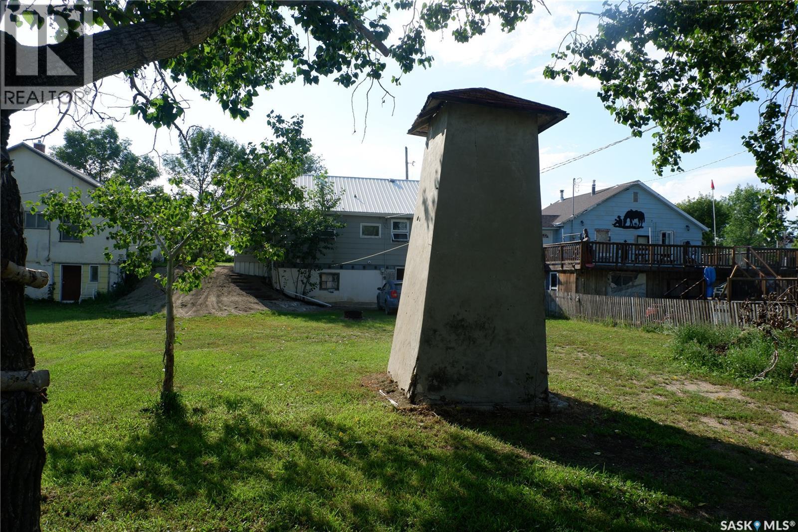 305 1St Street E, Mossbank, SK - Outdoor
