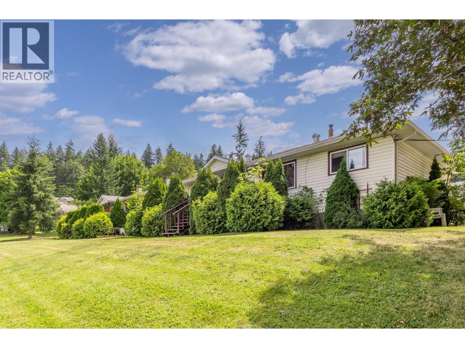 1120 Shuswap Street Se, Salmon Arm, BC - Outdoor