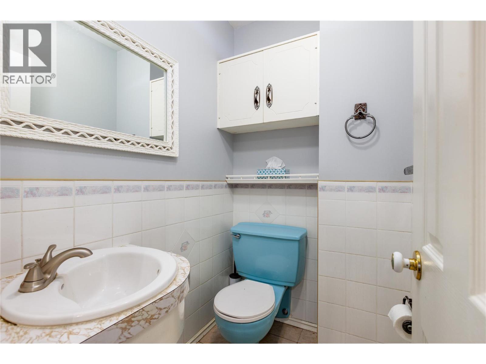 1215 12Th Street S, Cranbrook, BC - Indoor Photo Showing Bathroom
