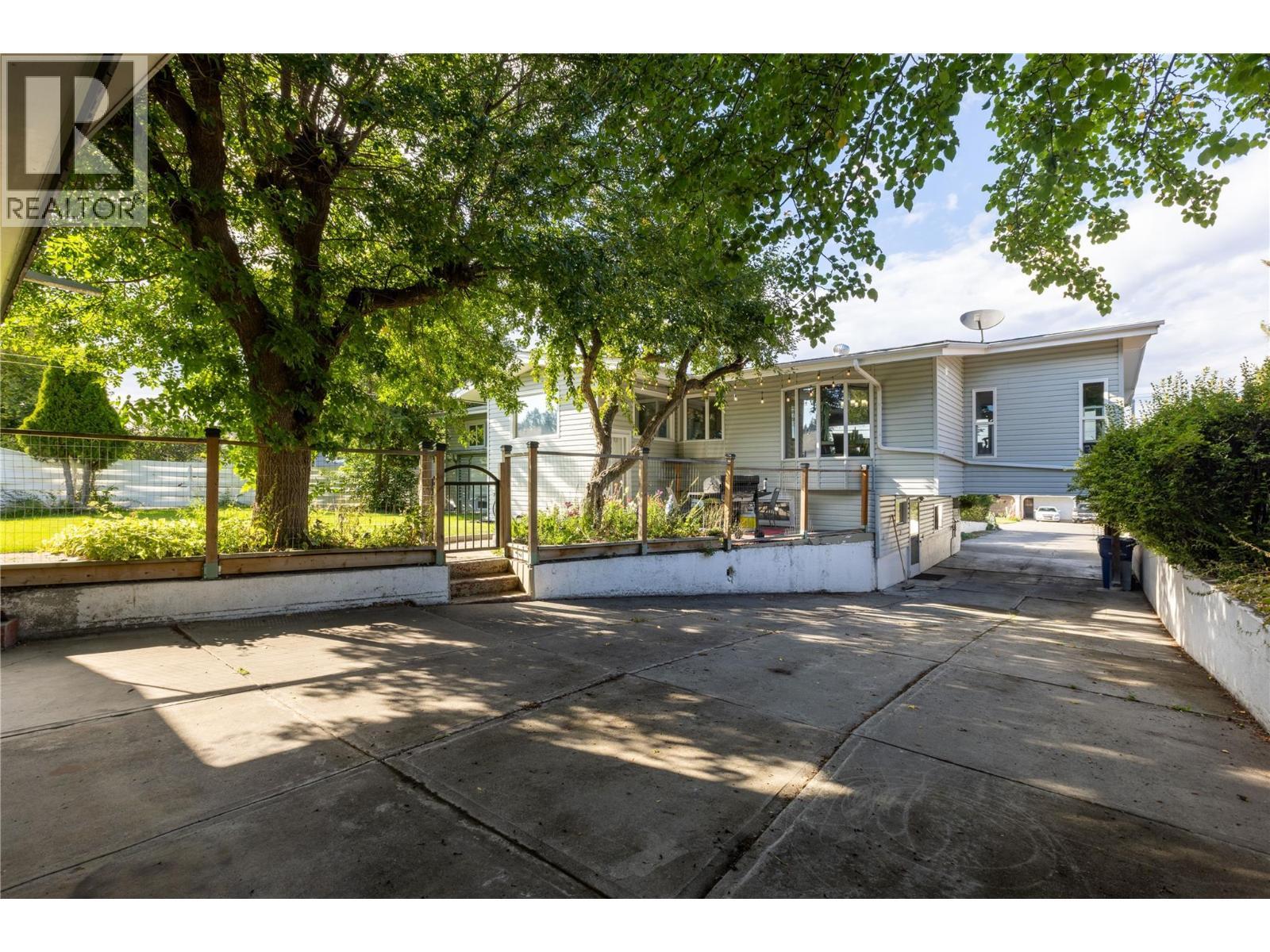 1215 12Th Street S, Cranbrook, BC - Outdoor