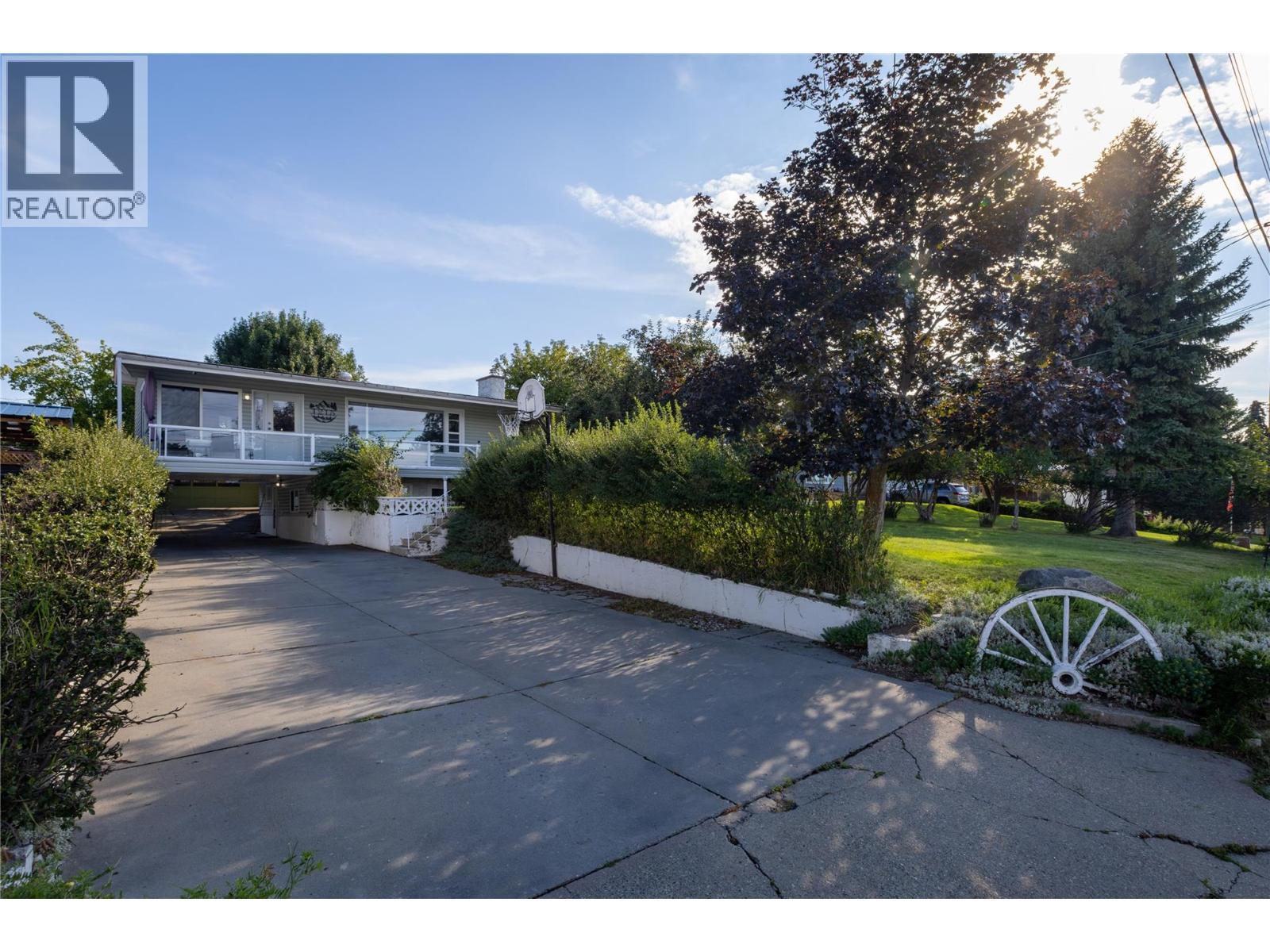 1215 12Th Street S, Cranbrook, BC - Outdoor With Deck Patio Veranda