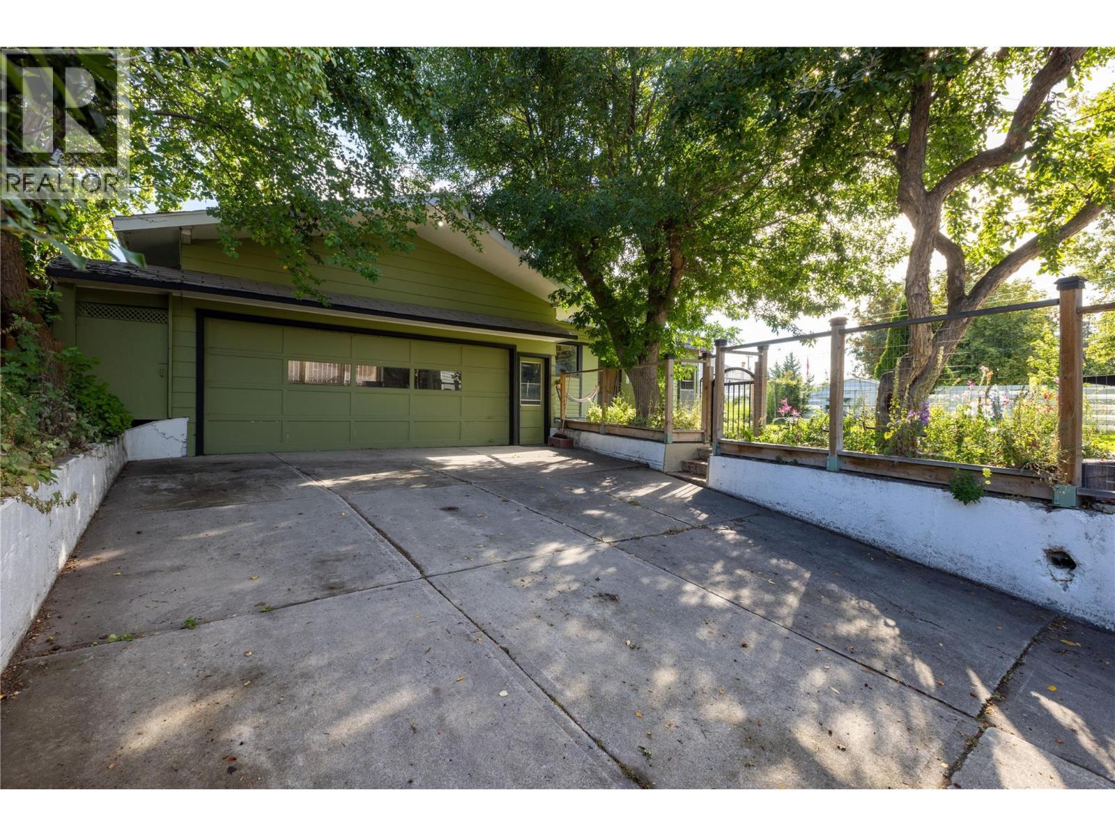 1215 12Th Street S, Cranbrook, BC - Outdoor