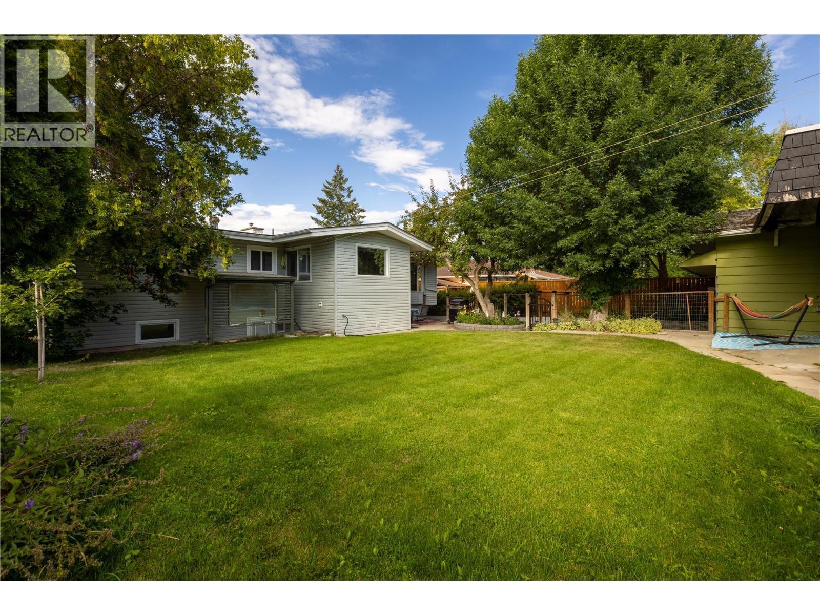 1215 12Th Street S, Cranbrook, BC - Outdoor