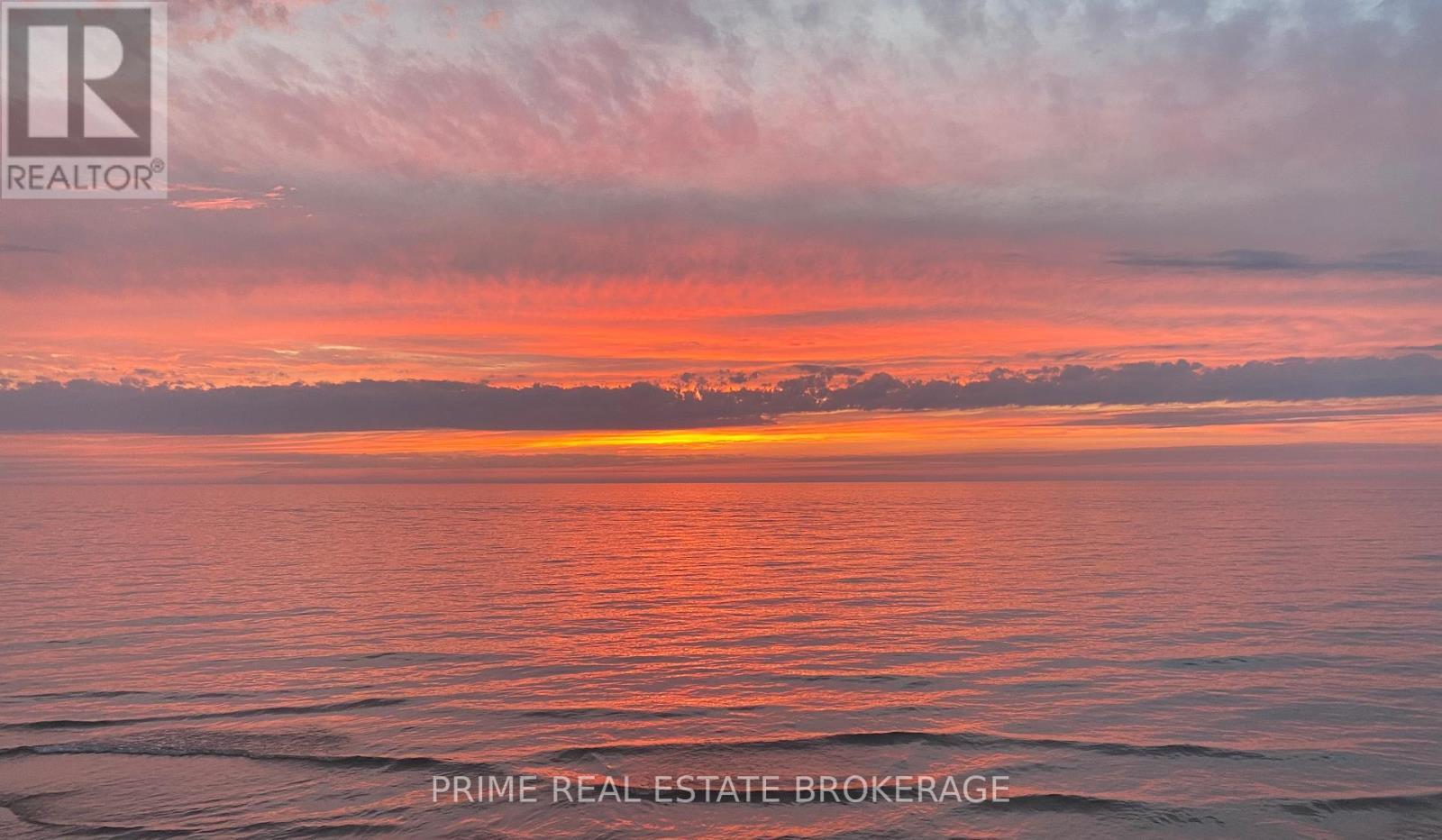 Lake Huron award winning sunsets - 10142 Pinery Bluffs Road, Lambton Shores, ON - Outdoor With Body Of Water With View