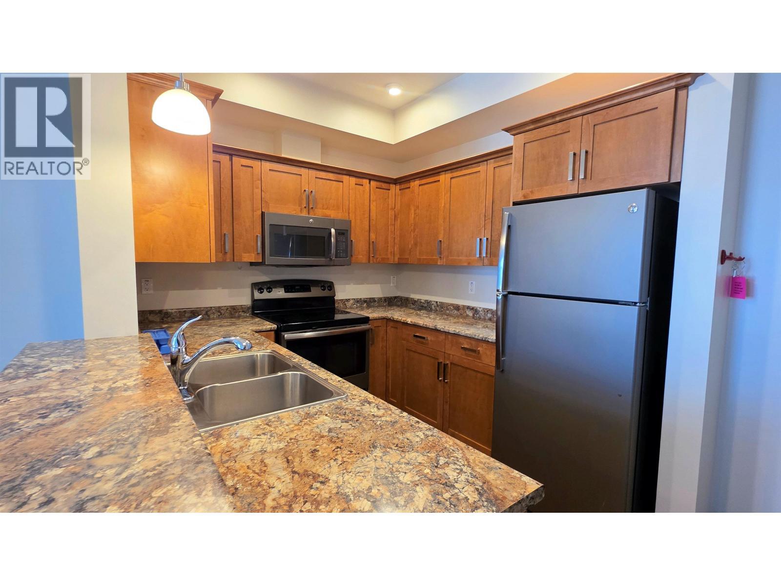 305 3684 Princess Crescent, Smithers, BC - Indoor Photo Showing Kitchen With Double Sink